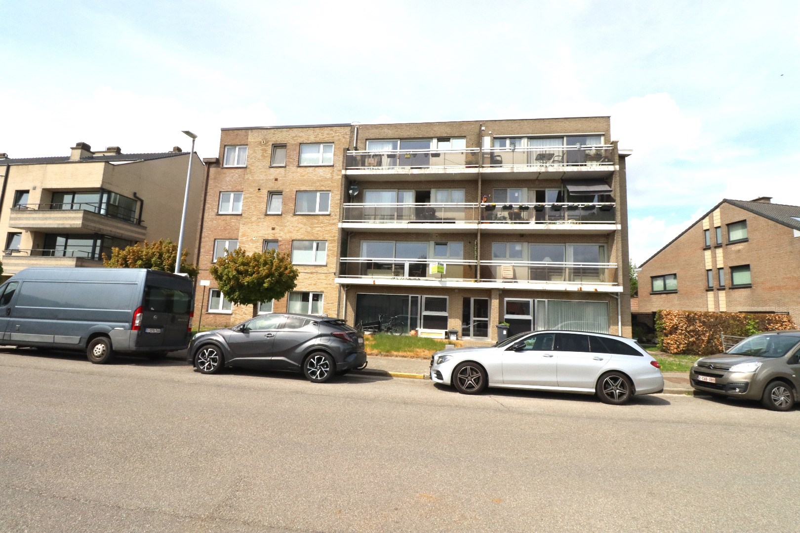 Gerenoveerd appartement met 2 slaapkamers + dressing, terras en garage op een goede ligging te Temse - foto 1
