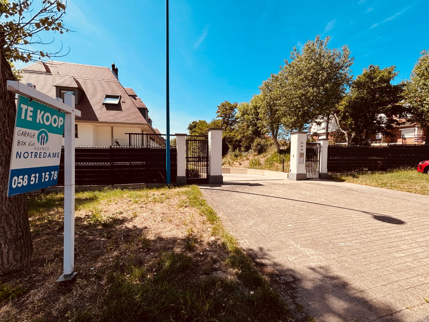GARAGEBOX met sectionale poort in domein 'Koningshof' - foto 2