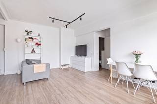 Sfeervol en volledig gerenoveerd appartement van ca. 65 m², gelegen in een centrale buurt op een korte fietsrit van de Meir en vlakbij het...