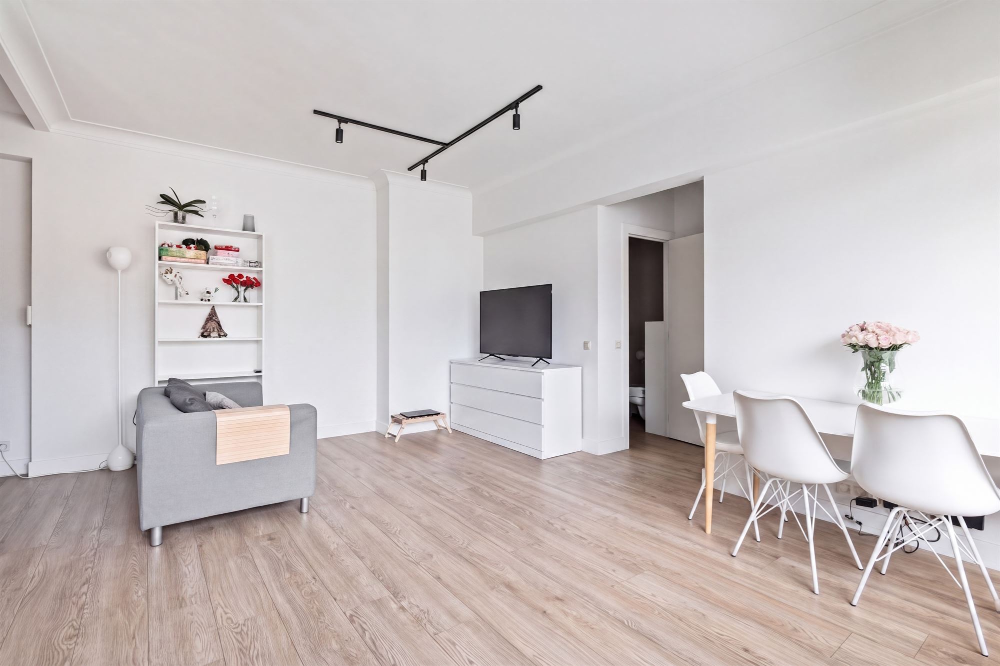 Modern vernieuwd 1-slpk appartement met frisse uitstraling - foto 2