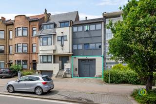 <p><span>Grand garage / entrepôt de 237 m² à louer à Vilvoorde. Vous recherchez un entrepôt spacieux, un garage ou un espace de travail supplémentaire ? Ce vaste local de pas moins de 237 m² offre de nombreuses possibilités pour le stockage, le remisage, le matériel ou les stocks.</span></p><p><span>De plus, le bien dispose d'une allée d'environ 25 m², où il est également possible de garer une voiture.</span></p><p><span>Un sous-sol denviron 43 m² est également disponible pour offrir un espace de rangement supplémentaire.</span></p><p><span>Une solution idéale pour les indépendants, les entreprises ou les particuliers qui ont besoin de beaucoup despace dans un endroit facilement accessible à Vilvoorde.</span></p><p><span>Cela vous intéresse ? Nhésitez pas à nous contacter pour plus dinformations ou pour organiser une visite.</span></p><p><span> </span></p>
