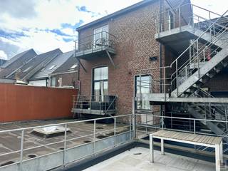 MAAK ONLINE UW AFSPRAAK VIA WWW.IMMOBOSS.BEDit appartement bevindt zich op de eerste verdieping van een kleinschalige residentie. Het gebouw is...