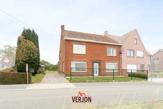 Deze te renoveren woning bevindt zich op een zeer rustige en prachtige locatie in Hooglede op een perceel van maar liefst 2237m2. U kunt genieten...