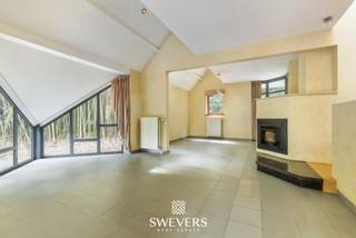 Voor meer info en foto’s, surf naar www.swevers.be – In een rustige en groene woonwijk in hartje Lummen vind je deze open bebouwing met 224...