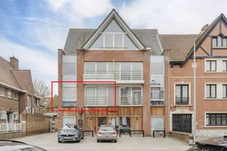 Are you looking for a ready-to-move-in apartment in a small-scale residence a stone's throw from the bustling center of Kortrijk? Then look...