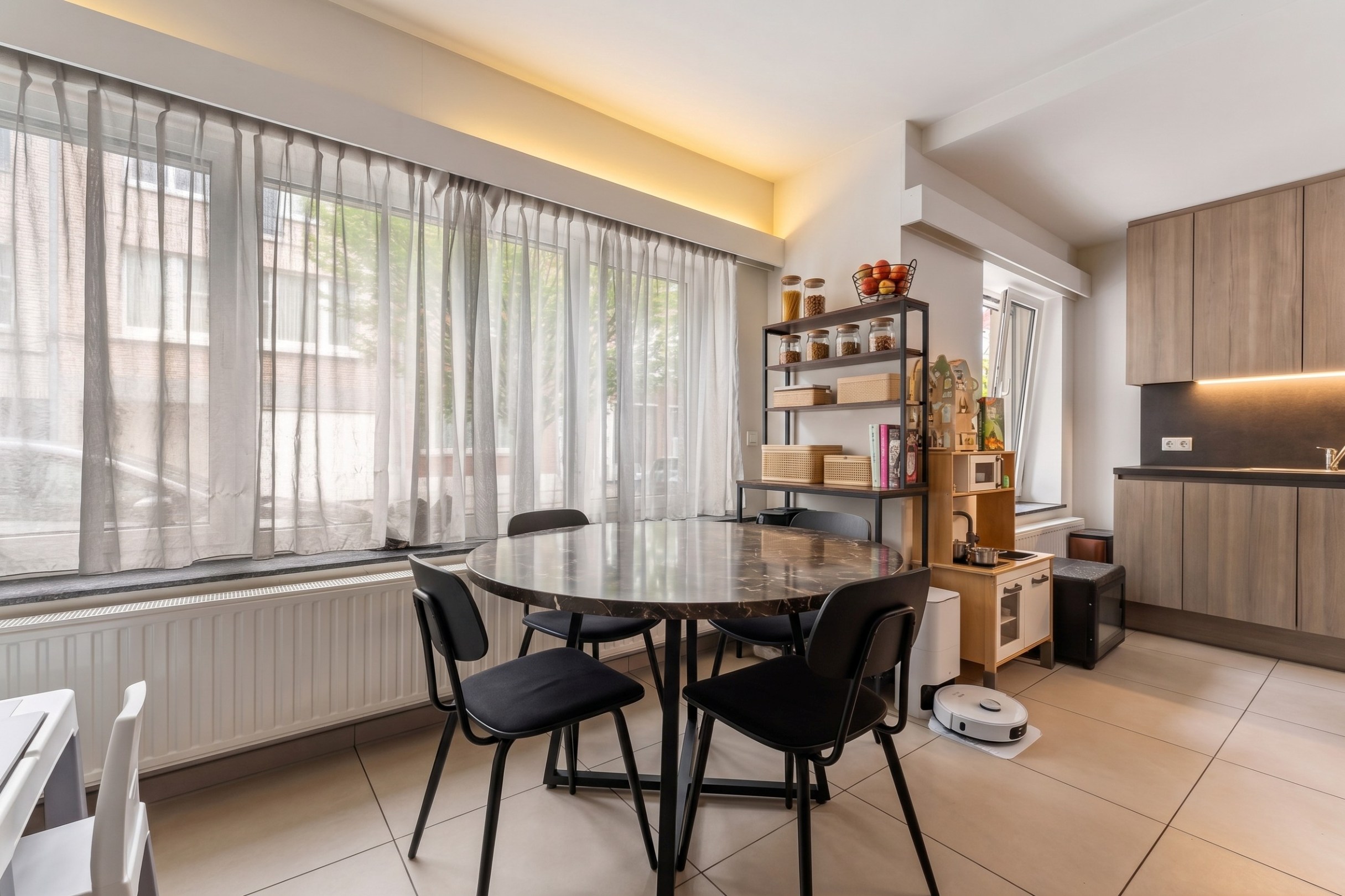 Instapklaar gerenoveerd gelijkvloers appartement met 2 ruime slaapkamers in hartje Hasselt - foto 4