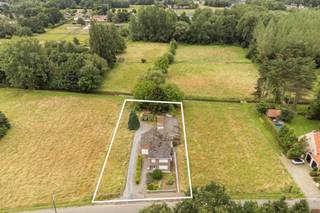 Dit prachtig gelegen bouw-/renovatieproject bevindt zich op de grens van Keerbergen en Schriek, op een boogscheut van het meer en de golf...