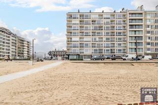 Geniet van een uitzonderlijke woonbeleving in dit prachtig ongemeubeld 3-slaapkamerappartement met frontal zeezicht op een absolute toplocatie aan...