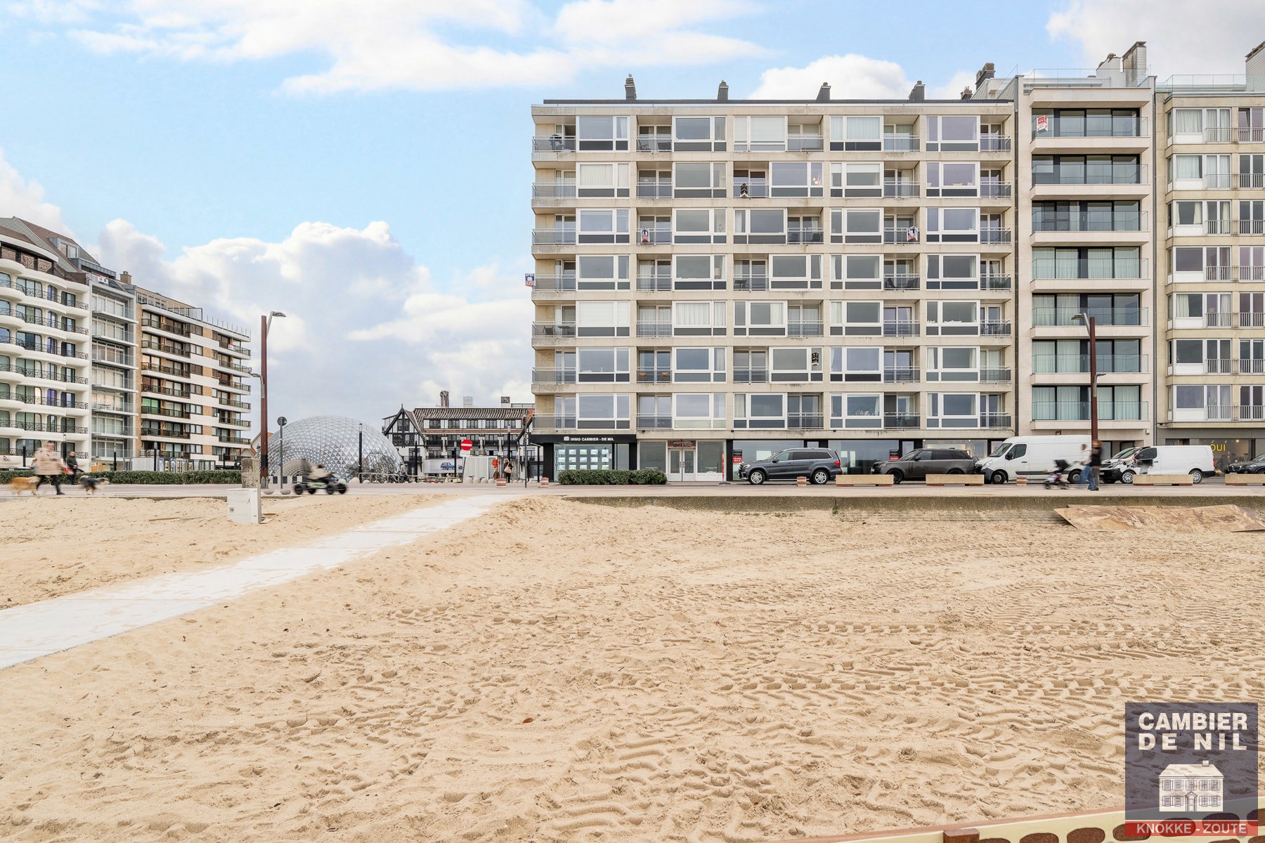 Lichtrijk, ongemeubeld, 3-slaapkamerappartement met frontaal zeezicht aan Albertplein – Hartje Zoute - foto 2