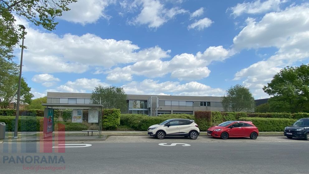 Bureau clé en main de 671 m² situé dans un emplacement de premier choix, à proximité immédiate des accès à l’E19 à Malines. - photo 1