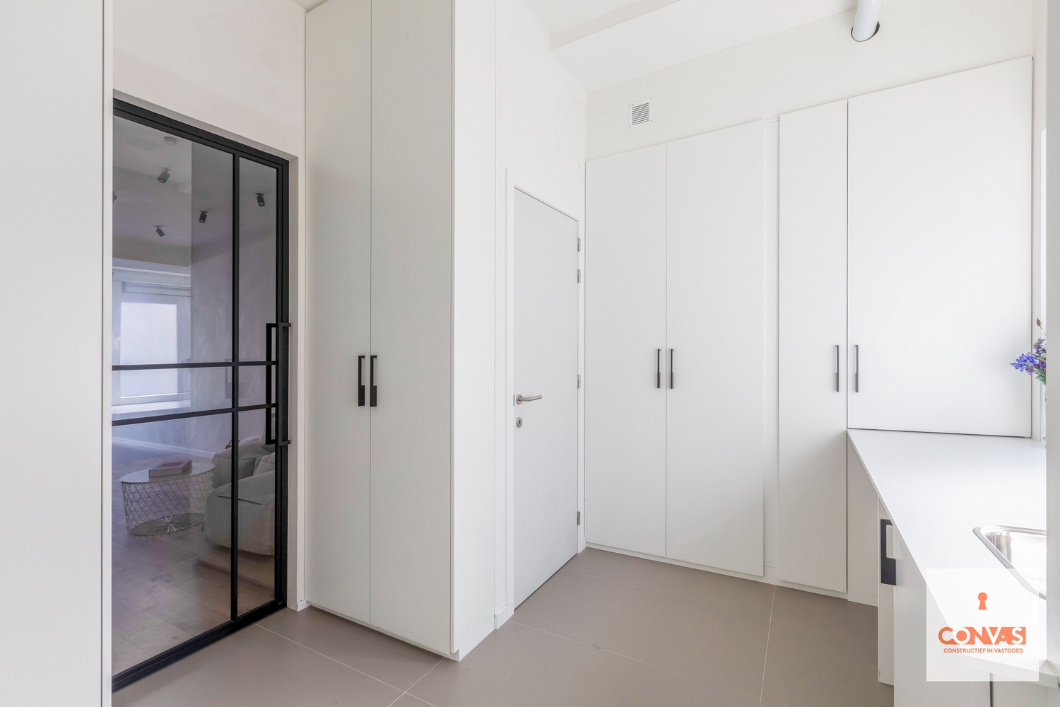 Gerenoveerde gezinswoning met 3 slaapkamers en tuin - foto 2