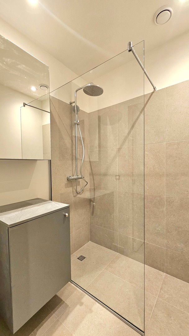 Totaal vernieuwd appartement met alle voorzieningen - foto 5