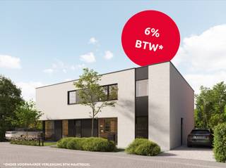 Geniet van het btw tarief van 6%*. Deze moderne nieuw te bouwen woning maakt deel uit van een nieuwe verkaveling van 26 woningen langs de Lendeleedsestraat in Izegem (Burgemeester Gerda Myllestraat). De verkaveling is een plezier voor zowel jong als oud. Enerzijds is de verkaveling vrij landelijke gelegen en wordt er binnen de verkaveling een groene zone voorzien, anderzijds is de verkaveling gelegen op fietsafstand van het centrum van Izegem. Deze straat is bijzonder rustig en doodlopend.<br /><br />De woning met een perfecte zuidelijke oriëntatie heeft een ruime leefruimte met aansluitend een open keuken. De achtergevel van de woning is volledig in glas waardoor het bijzonder lichtrijk is in de woning. Naast de keuken wordt een ruime berging voorzien. Op de eerste verdieping zijn er 3 ruime slaapkamers, de masterbedroom beschikt eveneens over een aansluitende dressingruimte. Verder vinden we hier de badkamer (met inloopdouche, bad en dubbel lavabo) en een afzonderlijk toilet.<br />Deze nieuw te bouwen woning wordt volledig afgewerkt met kwalitatieve materialen zoals o.a. maatkeuken inclusief toestellen met een natuurstenen werkblad, vloerverwarming op het gelijkvloers en de eerste verdieping aangestuurd door middel van een warmtepomp (water/lucht), laminaat in de slaapkamers, zonnepanelen, oprit, terrassen, eiken trap, regenwaterpomp in de put … De keuzes voor de afwerking zijn volledig naar smaak van de koper.<br />Interieurfoto’s zijn als voorbeeld van een gelijk(w)aardige woning. <br />Ontdek deze nieuwbouwwoning in Izegem<br />Grondoppervlakte: 300 m² / E-peil : 20 / Prijzen excl. btw en registratiebelastingen<br />*BTW 6% onder voorwaarden<br />Voor meer informatie, contacteer BOUW BOSSU op het nummer 0496 101 201 - www.bouwbossu.be