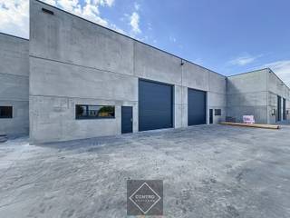 Benaderende bruto-AFMETINGEN: Magazijn: b: 12m x d: 18m  (216 m²)3 private parkeerplaatsen: 6m x 2,5 mOok andere oppervlakte te verkrijgen:...