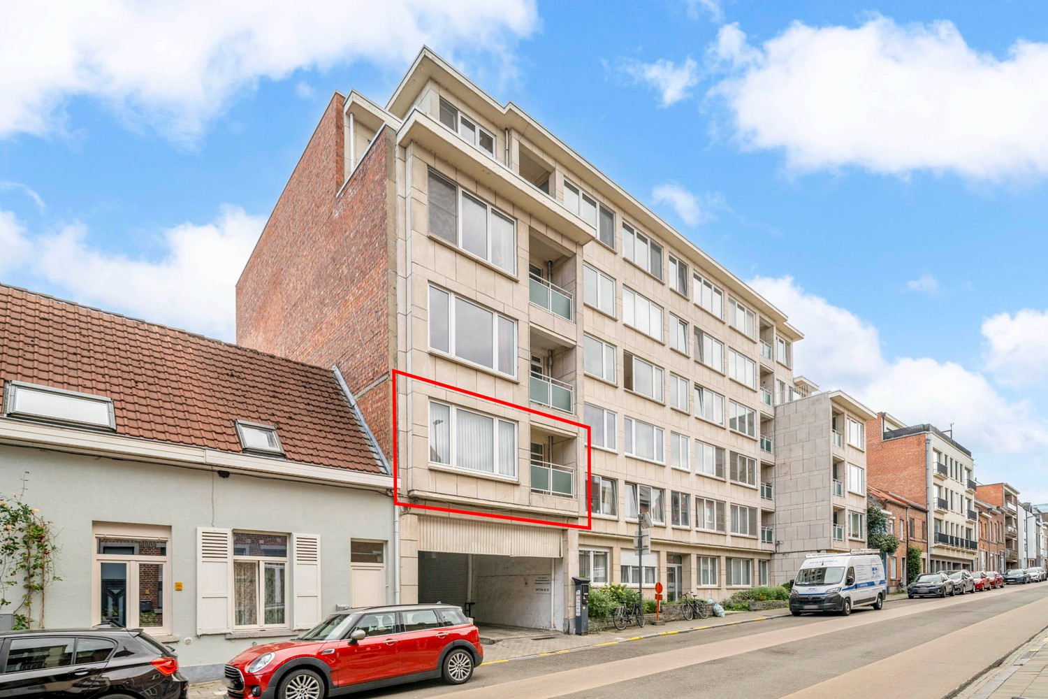 Ruim en lichtrijk appartement met 3 slaapkamers, 2 terrassen, een recente badkamer, een autostaanplaats en 2 kelders nabij het UZ Gasthuisberg en IMEC te Leuven! - photo 1