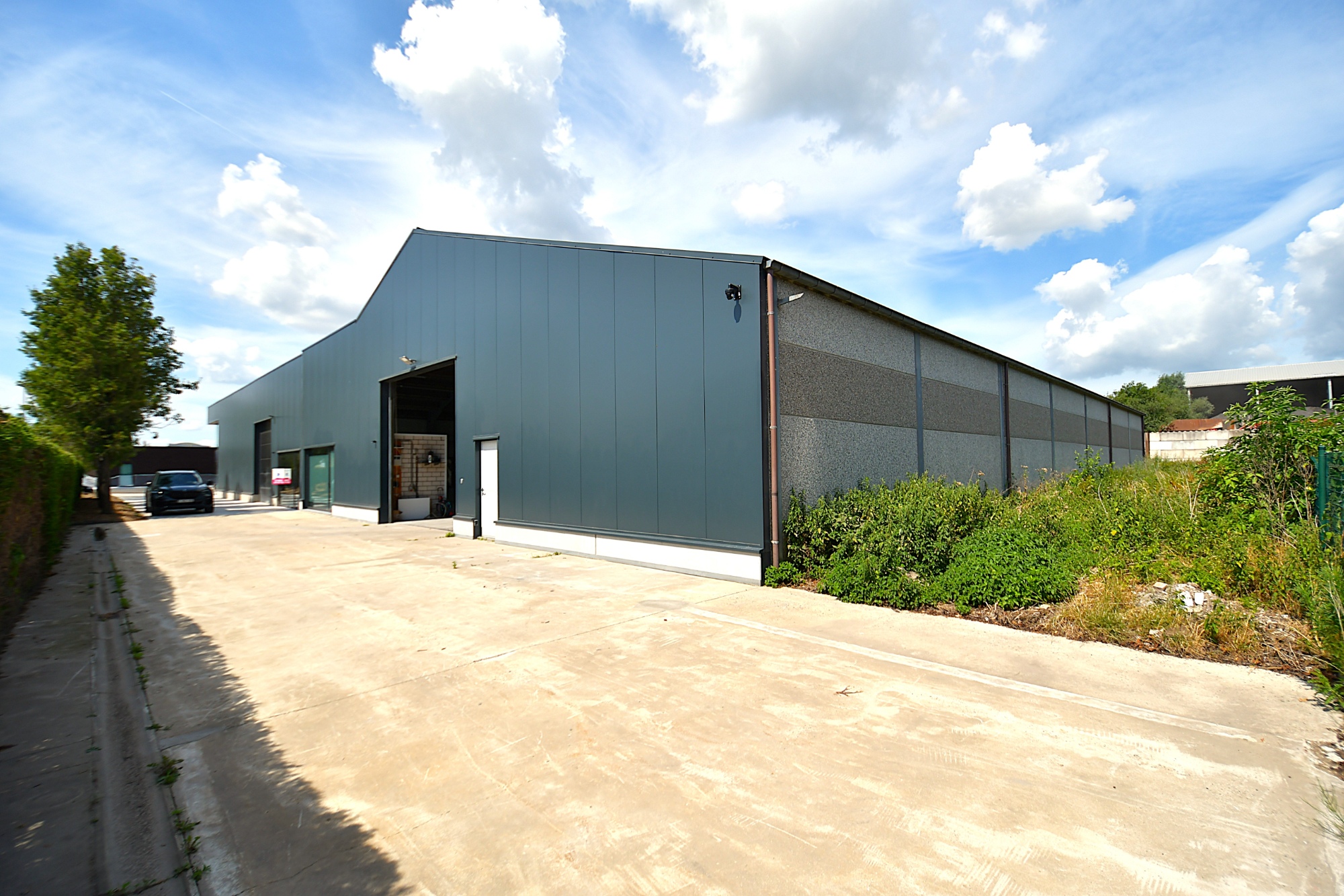Loods (850m²) te koop in het industriepark SCHATTING te Zedelgem - foto 1