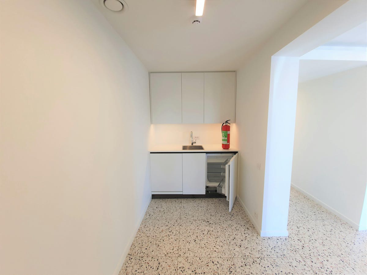 Bureaux (25-100 m²) à louer à Nazareth - photo 2