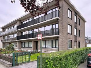 Bent u op zoek naar een modern appartement in het hart van Aartselaar?Dan is dit volledig gerenoveerde en fris geschilderde appartement op de tweede...