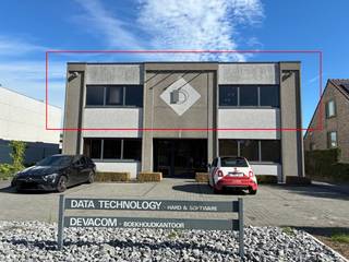 <strong>Te huur: kantoor-/handelsruimte op een goed bereikbare locatie in Deerlijk.</strong><br /> 
<p>Een instapklare kantoorruimte van 170 m², gelegen op de eerste verdieping en voorzien van een aparte inkom. De ruimte beschikt over tal van ingemaakte kasten en omvat daarnaast een aparte bureau- of vergaderruimte, een afzonderlijk toilet en een praktische kitchenette.<br />Aansluitend is er een ruime extra berging die ideaal kan worden ingericht als stockage- of archiefruimte.<br />De handelsruimte geniet van een gunstige commerciële ligging en is vlot bereikbaar via verschillende belangrijke invalswegen en de E17.<br /><br /><em>Vrij vanaf 01/11/2026.</em></p>
<u><strong>Troeven:</strong></u>

<ul><li>Instapklaar</li><li>Ingemaakte kasten</li><li>Goed bereikbaar - vlakbij E17</li><li>Aparte inkomhal</li><li>Parkeergelegenheid</li></ul>
<br /><strong>Interesse in deze ruimte? Neem snel contact op met Indra voor meer info of een bezoek - 056/61.10.10.</strong>