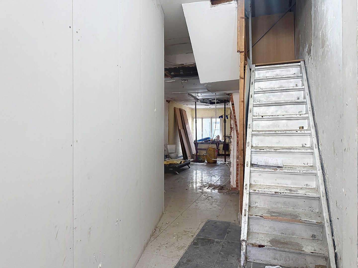 Renovatable property with great potential in the center of Willebroek! - photo 2