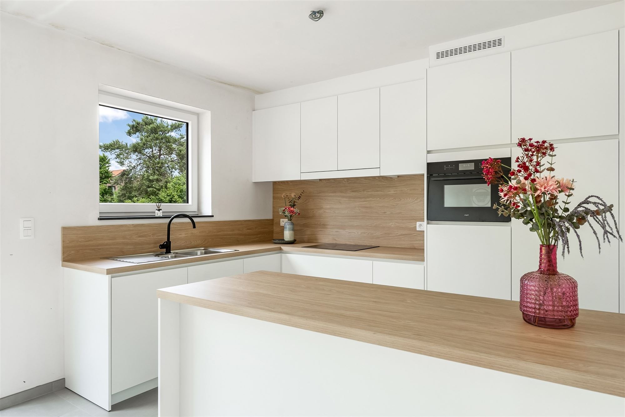 VOLLEDIG AFGEWERKTE NIEUWBOUWWONING IN DOODLOPENDE STRAAT - foto 1