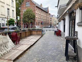 Hoekhandelspand, gelegen in een zeer levendige en commerciële wijk. Uitstekende opportuniteit voor een bar of lichte horeca, met mogelijkheid om in...