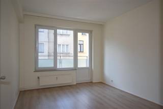 GERIEFLIJK APPARTEMENT 1 SLP ANTWERPEN, modern appartement (60m2) op 1e verdieping. Woonkamer op parket, keuken met gasfornuis en oven,...