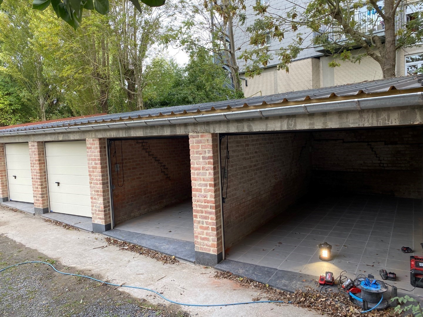 Goed gelegen, volledig vernieuwde garagebox. - foto 5