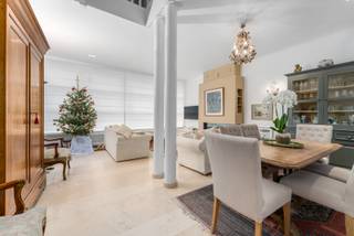 Deze ruime en energiezuinige bel-étage woning is centraal gelegen in het hart van Heist en biedt een uitzonderlijke combinatie van ruimte, comfort...