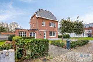 Op een uitstekende toplocatie te Itegem, bevindt zich deze prachtige woning met polyvalent bijgebouw op een perceel van 995 m²Deze instapklare woning...