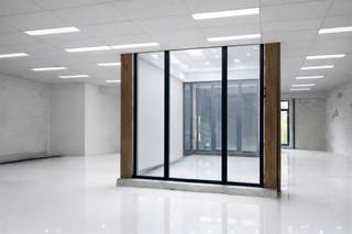 Laat je inspireren en bekijk de mogelijkheden op de eerste 3 foto's. In realiteit treft u dit casco pand op de Boomsesteenweg met een oppervlakte...