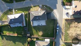 In een rustige en residentiële wijk te Lennik bevindt zich deze modern ingerichte woning met een bewoonbare oppervlakte van 226 m². De...