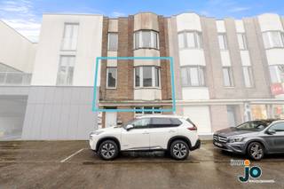 Dit instapklaar, gerenoveerd en betaalbaar appartement ligt op een absolute toplocatie op de grens tussen Bredene en Oostende, in het hart...