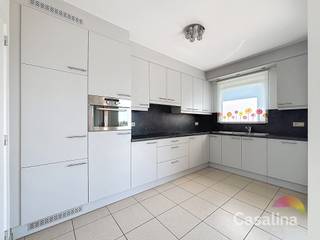 CASALINA Real Estate biedt exclusief te huur aan : appartement van 123m² (volgens EPC) met twee terrassen. Ideaal gelegen in een centrale maar...