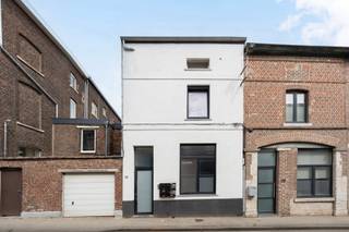 Investissez dans un immeuble locatif rénové avec un excellent potentiel de rendement !Découvrez cette magnifique propriété d'investissement...