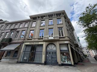  Stijlvol hoekappartement met twee slaapkamers aan de Leopoldplaats te Antwerpen. Gelegen op een toplocatie met prachtig zicht op het historisch...