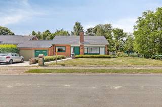 www.germinal70.beOntdek deze charmante woning in de geliefde tuinwijk Germinal te Ronse – de perfecte plek om thuis te komen.Met een...