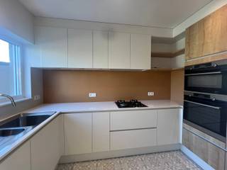 Gunstig gelegen bel-etagewoning met 3 slaapkamers en 2 badkamers te huur.Deze ruime woning geniet van een rustige ligging in een aangename buurt, met...