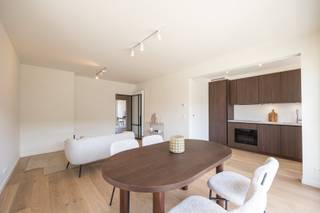 Gerenoveerd energiezuinig appartement met twee slaapkamers en terras in een rustige woonwijk te Kapellen!Het appartement gelegen op de eerste...