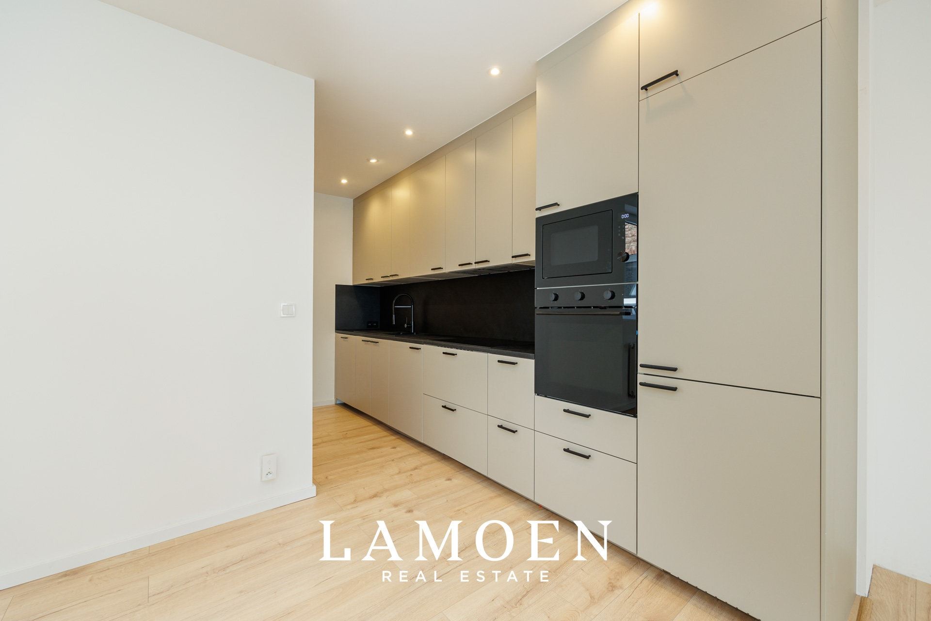 Smaakvol gerenoveerde woning in het centrum van Rumst - foto 4