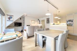 In a pleasant and quiet neighborhood of Knokke, we present this stylish duplex apartment that excels in space, light and comfort. Thanks to the...