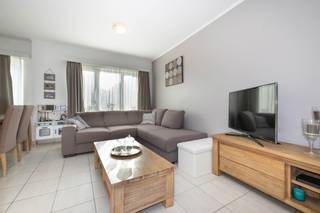 NEDER-OVER-HEMBEEK, in a small building with low service charges, beautiful flat in good condition of ± 74m² located on the ground floor. It...