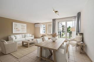 strong&gt;Ruimte, licht én comfort op een toplocatie!
<p>Op zoek naar een ruim appartement waar je je meteen thuis voelt? Dit instapklare appartement aan de rustige <strong>Leo Verbeecklaan</strong> heeft alles in huis. Geniet van een lichtrijke leefruimte, <strong>3 volwaardige slaapkamers</strong>, <strong>2 zonnige terrassen</strong> én <strong>airconditioning</strong> voor extra comfort, het hele jaar door.</p>
<p>Ook de ligging scoort: je woont in een rustige buurt, op een steenworp van scholen, winkels, openbaar vervoer en met een vlotte verbinding naar de belangrijkste invalswegen. Dankzij het <strong>EPC-label B</strong> woon je bovendien energiezuinig.</p>
<p><strong>Troeven</strong><br />• 3 volwaardige slaapkamers<br />• 2 terrassen om heerlijk buiten te genieten<br />• Airconditioning aanwezig<br />• Ruime, lichtrijke leefruimte<br />• Rustige en centrale ligging nabij alle voorzieningen<br />• Energiezuinig met EPC-label B</p>
<p>Zie jij jezelf hier al thuiskomen? Neem vandaag nog contact op met je ERA-makelaar voor een bezoek!</p>
<p><strong>JOUW DROOMAPPARTEMENT. ZO GEVONDEN!</strong></p>