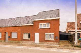 Deels te renoveren halfopen bebouwing met tuin en garage in Lubbeek!Op zoek naar een woning die u verder naar eigen smaak kunt renoveren? Dan is deze...