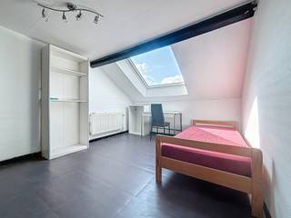 We Invest Huy vous présente cette colocation dans une maison à deux pas de la gare de Huy, disponible immédiatement ! Idéal pour débuter...