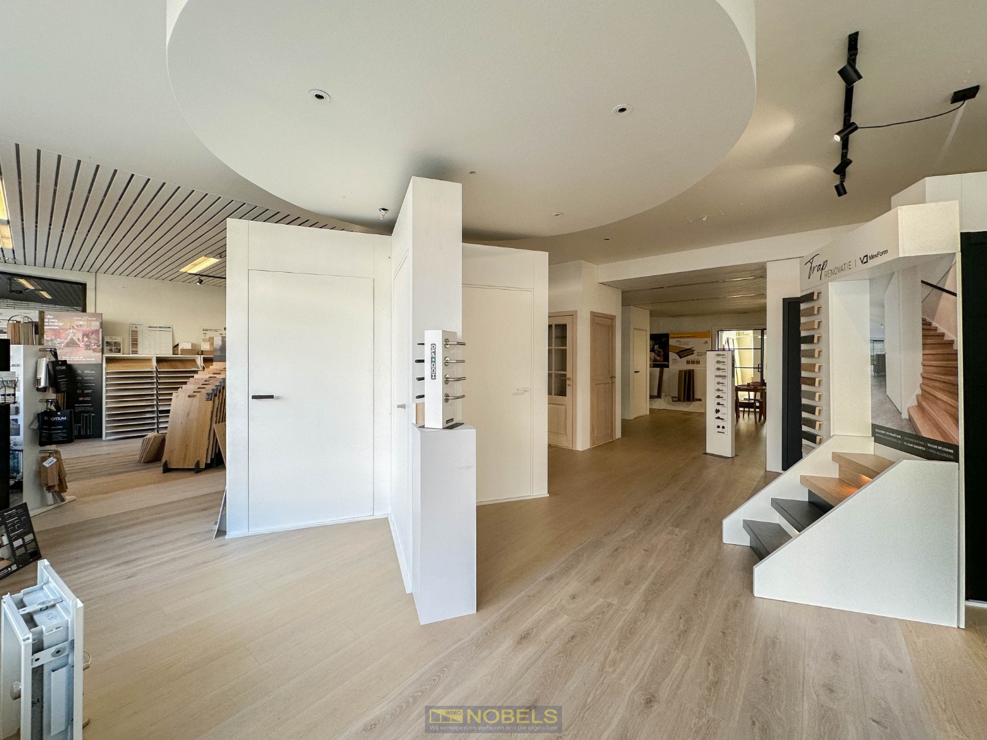 Te koop, commercieel handelspand met grote visibiliteit in het centrum van Ronse - foto 4