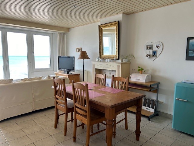 Ruime  studio TE HUUR OP JAARBASIS  met uitstekende ligging op de Zeedijk te Koksijde ! - foto 4