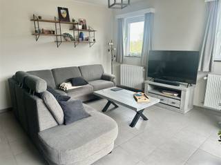 Instapklaar appartement TE HUUR in Nederzwalm, een charmant dorp met een vlotte verbinding naar Oudenaarde en Zottegem.Op zoek naar een comfortabel...