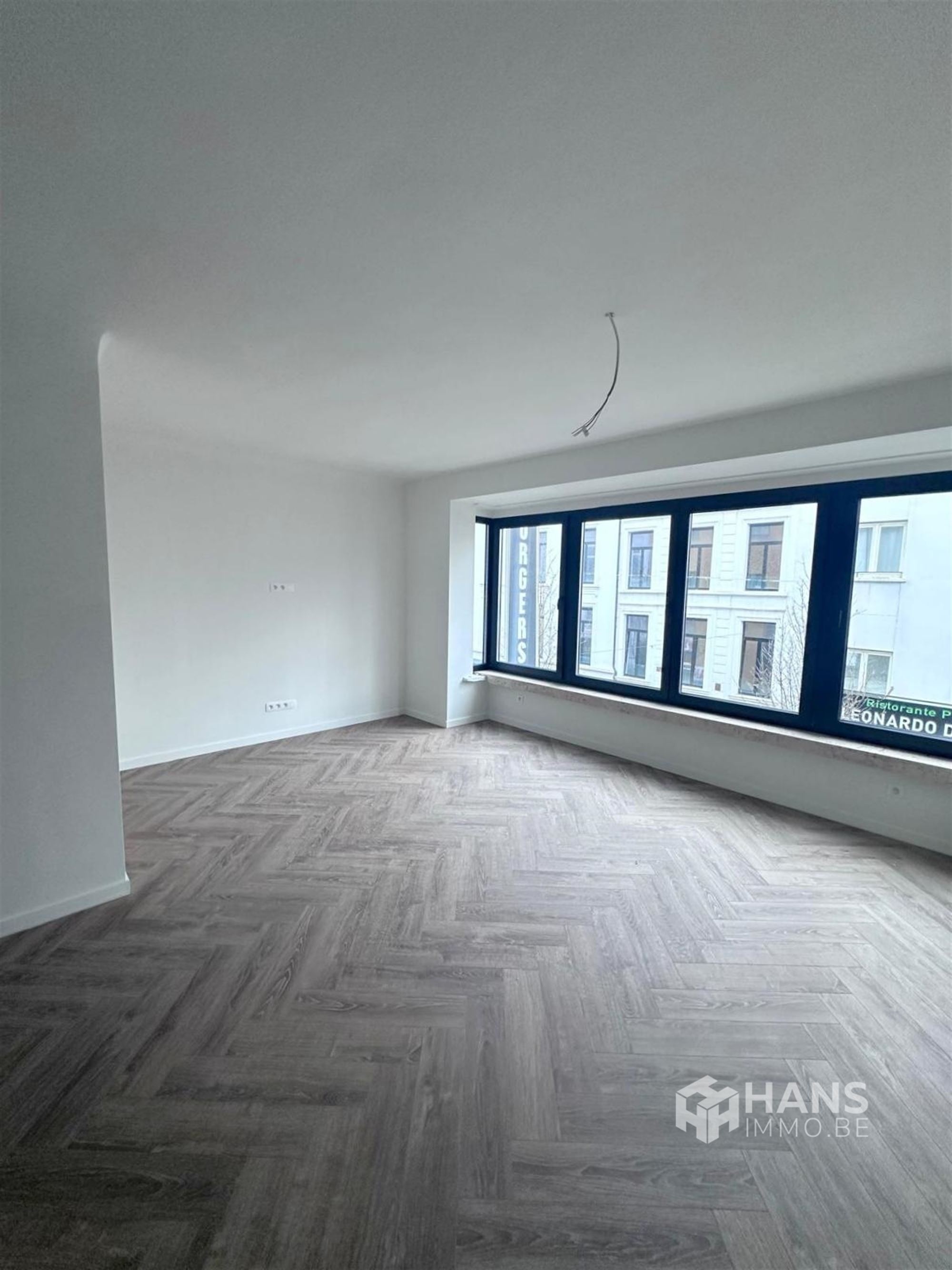 Gerenoveerd appartement ( 115m² ) met 2 slaapkamers, bureau en terras vlakbij het Centraal station van Antwerpen. - foto 1