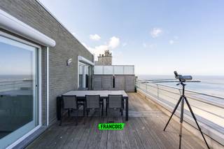 Een echte absolute buitenkans op de Zeedijk van Blankenberge: dit exclusieve duplex-penthouse is een zeldzame combinatie van topligging,...